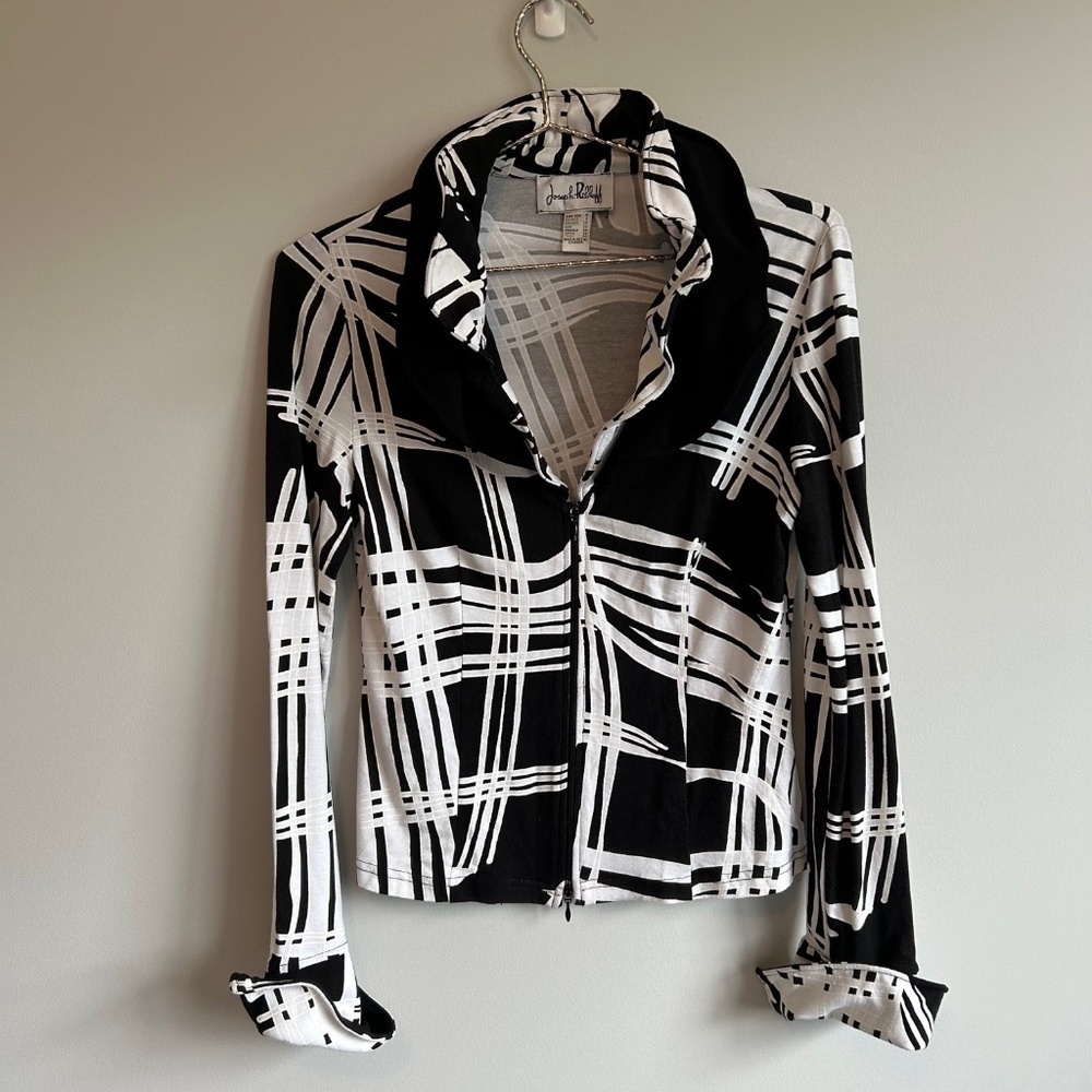 Joseph Ribkoff black and white zip front top with double collar and cuffs Size 8